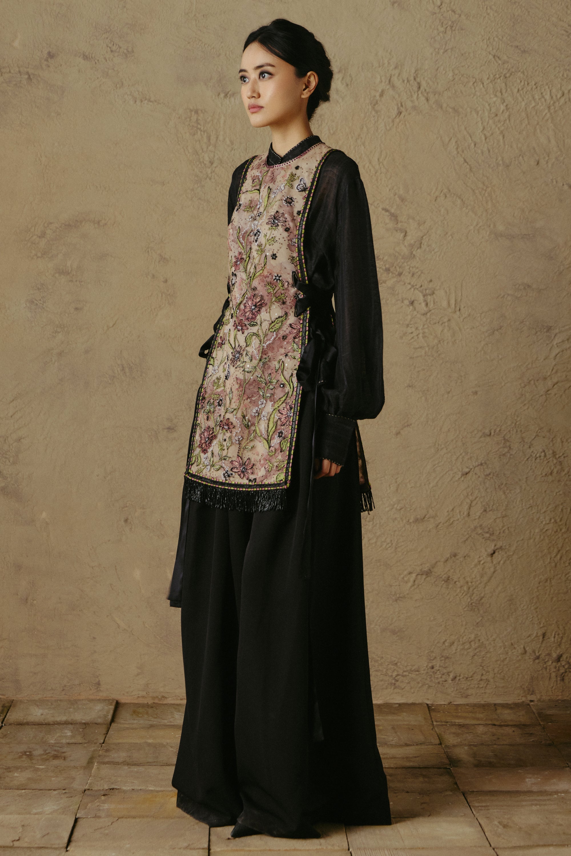 Embroidered Tie-Up Gilet