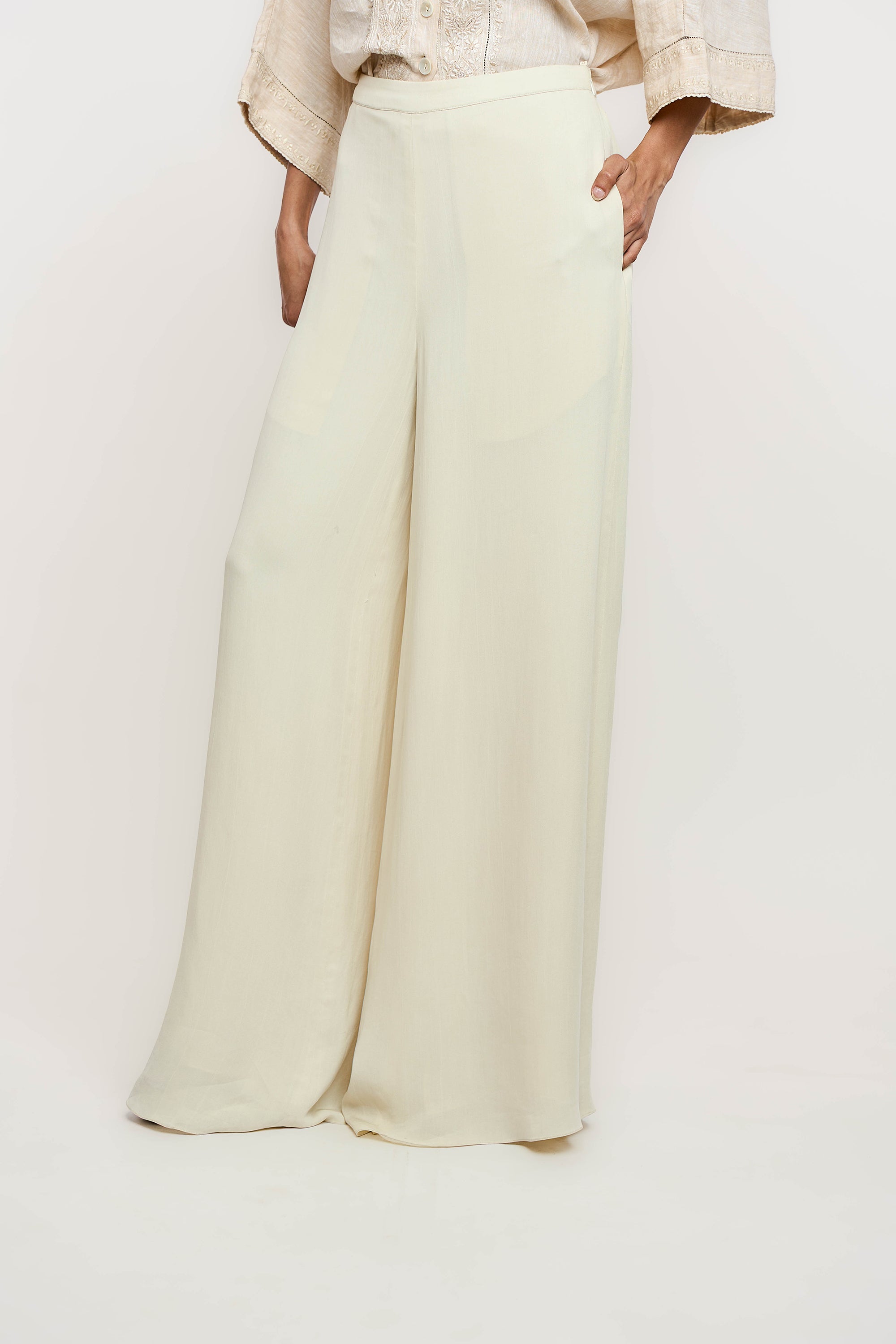 Fluid Trouser
